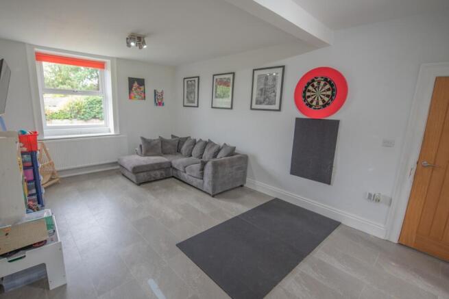 Dale House, Skipton Road, Steeton photo 4