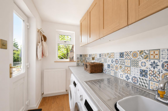 4 bed Detached for sale Image 11