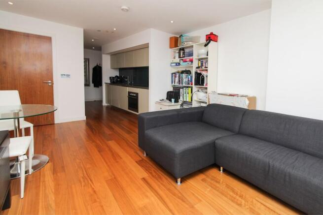 2 bed Apartment to rent Image 5