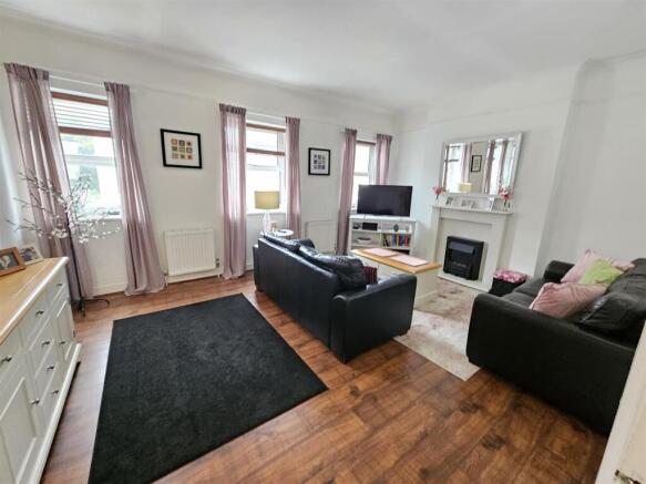 2-bed flat on Moorland Road, Plympton, Plymouth, £159,950