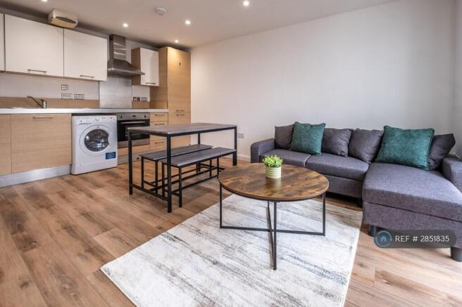 2 bed Flat to rent Image 6
