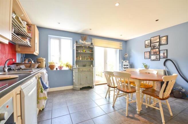 Dining Area.JPG