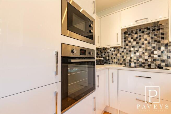 KITCHEN BREAKFAST ROOM