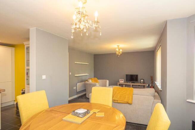 2 bed Flat for sale Image 6