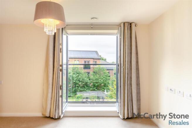 8698165-interior21.jpg