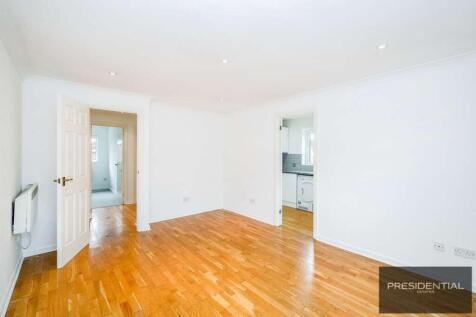 Maybury Close, Loughton, IG10