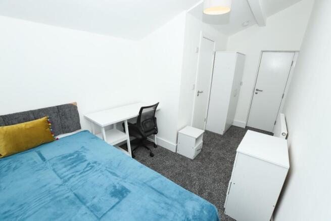 5 bed Terraced to rent Image 8