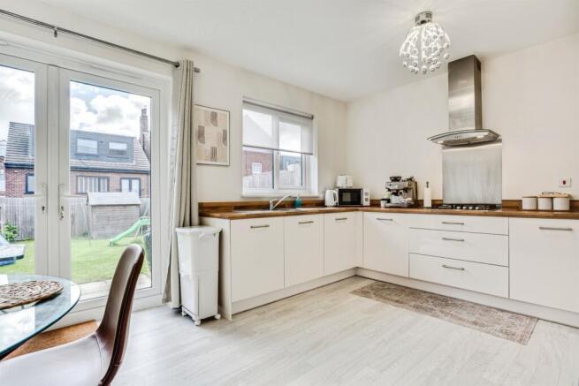 3 bed Terraced for sale Image 8