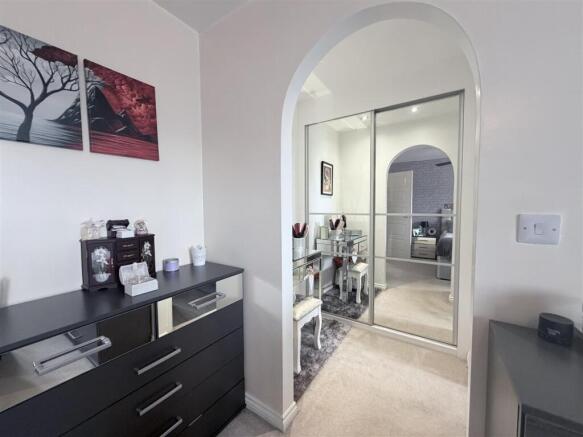 4 bed Detached for sale Image 11