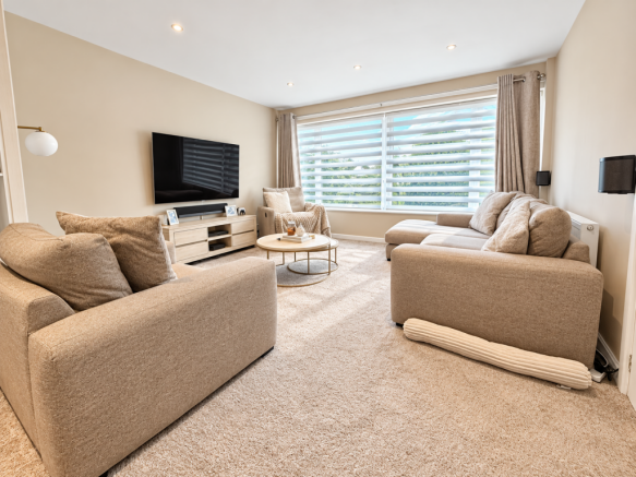 Warwick Drive, Hazel Grove photo 4
