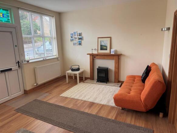 3 bed Terraced to rent Image 5