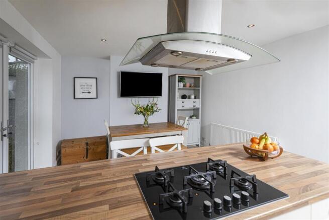 3 bed Semi-Detached for sale Image 9
