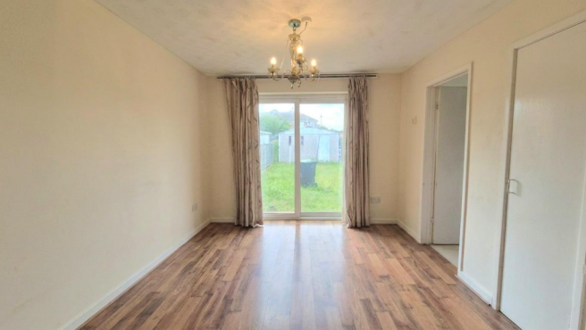 FAMILY ROOM/DINING AREA