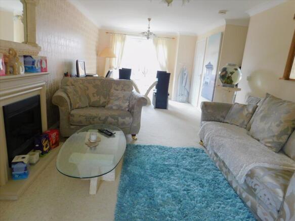 ADDITIONAL lounge/dining room photo
