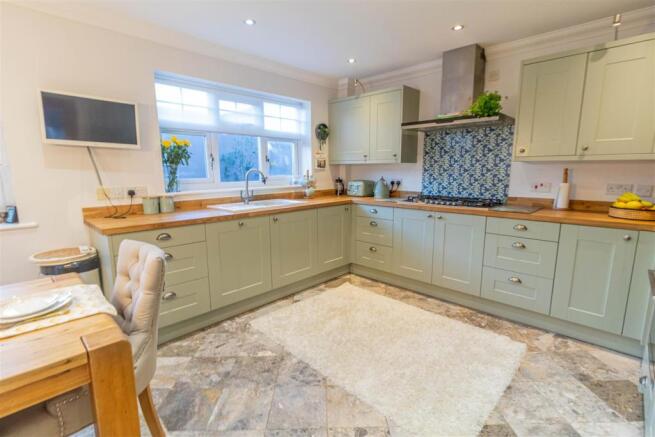 KITCHEN DINER