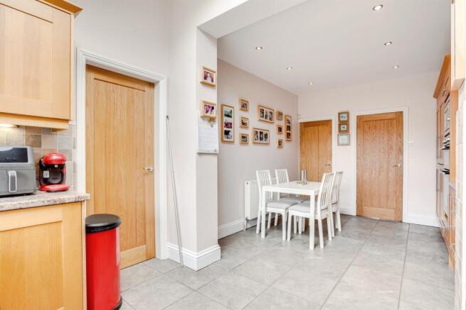 3 bed Semi-Detached for sale Image 6