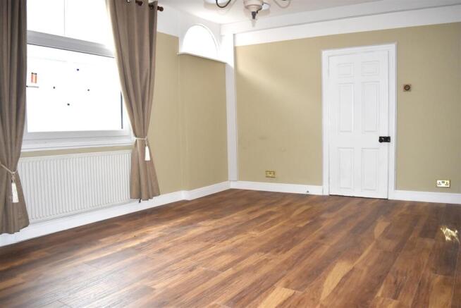 2 bed Flat to rent Image 6