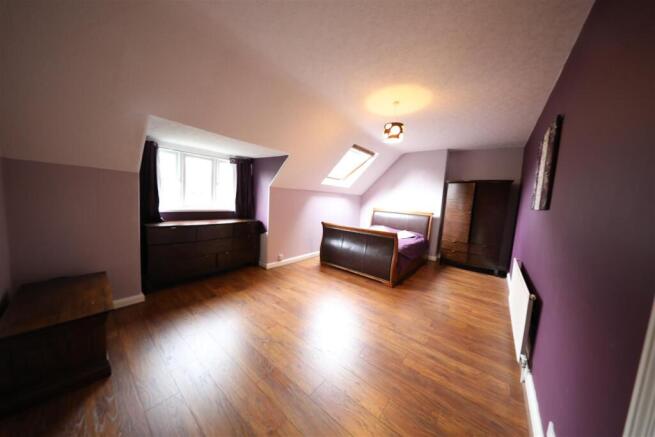 5 bed Terraced for sale Image 9