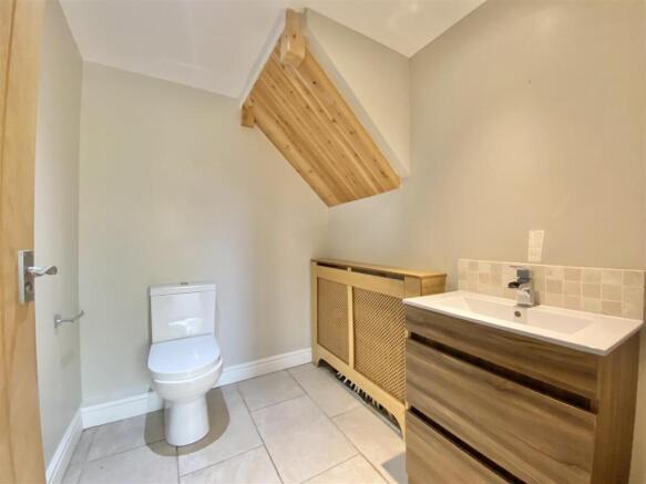 4 bed Detached for sale Image 8