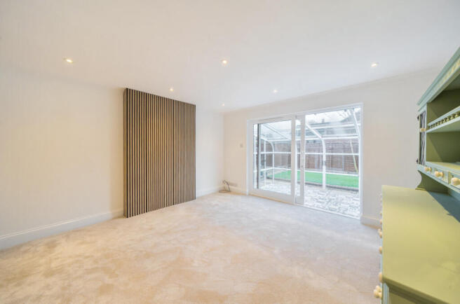 1386268-7-692f1cd...