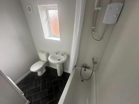 2 bed Semi-Detached to rent Image 6