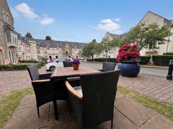 2 Western Courtyard, Talygarn, Pontyclun CF72 9WR photo 4
