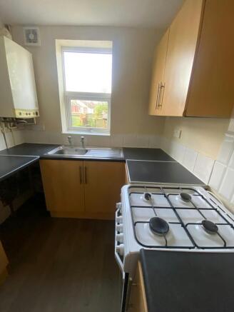 2 bed Terraced to rent Image 6