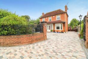 Marigolds, Main Road, Bicknacre, Chelmsford CM3 4HD