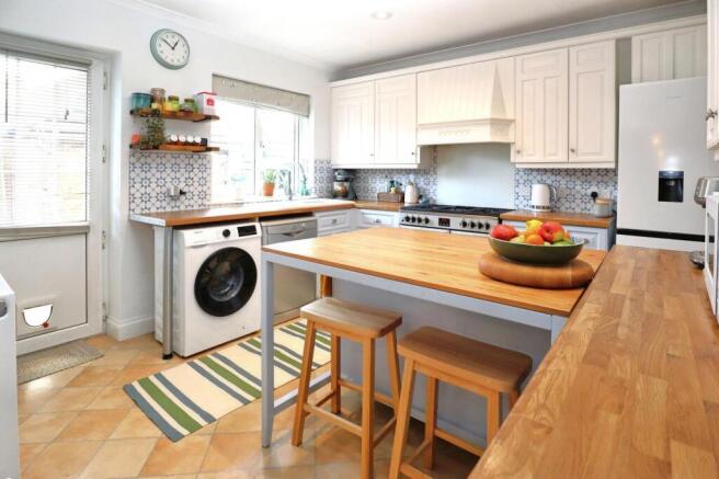 3 Buckingham Road, Steeple Claydon, MK18 photo 4