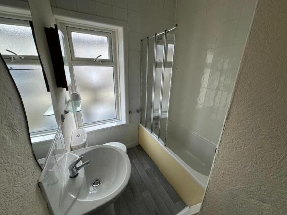 2 bed Terraced to rent Image 8