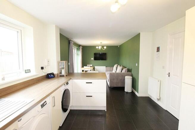 5 bed Detached for sale Image 8