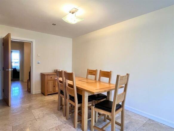 2 bed Apartment for sale Image 7