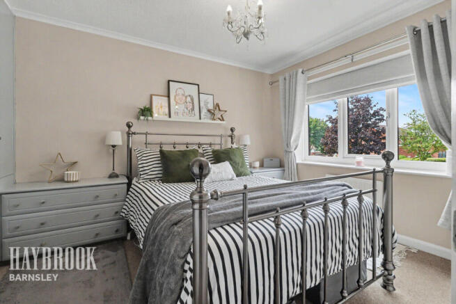 3 bed Semi-Detached for sale Image 10