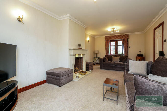 5 bed Detached for sale Image 7