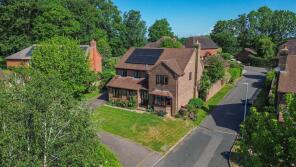 11, Strood Gate, Haywards Heath RH17 7RY