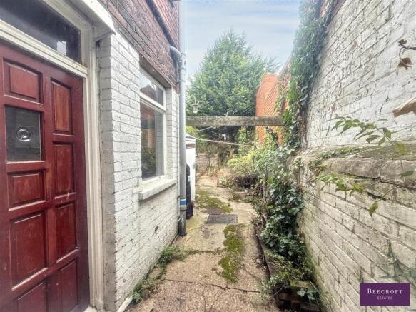 3 bed Terraced for sale Image 12