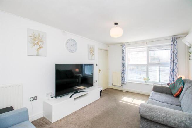 4 bed Detached for sale Image 6
