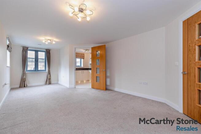 2 bed Apartment for sale Image 4
