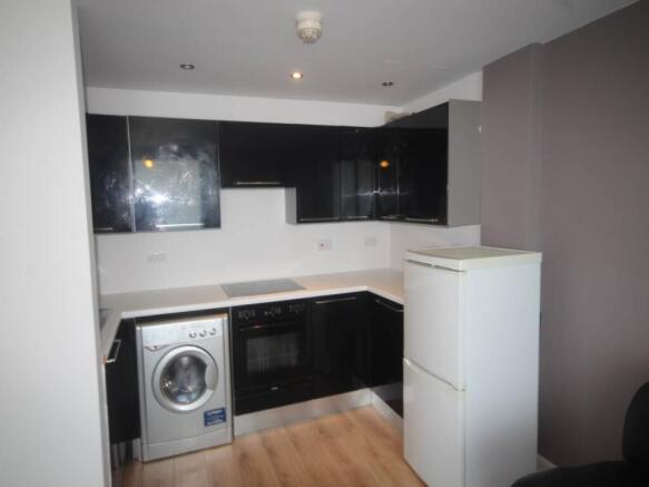 2 bed Flat to rent Image 4