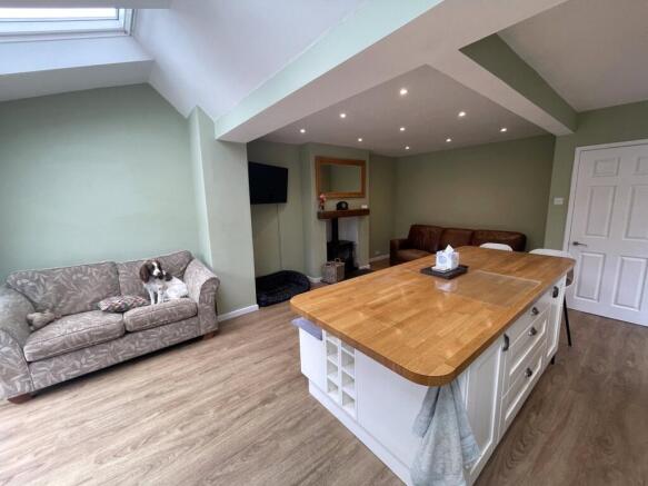 3 bed Semi-Detached for sale Image 4