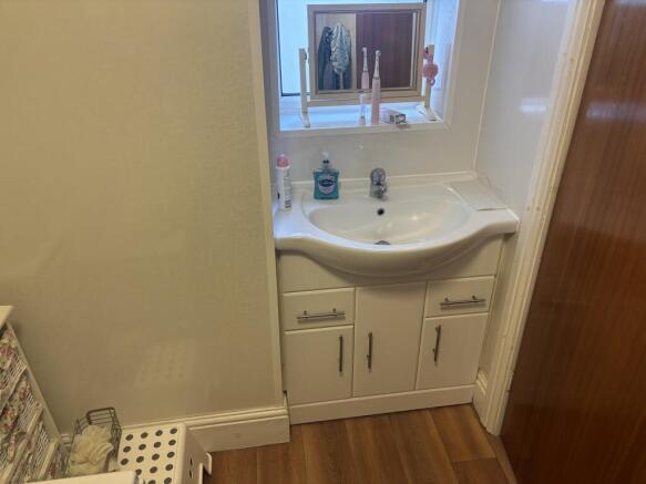 3 bed Flat to rent Image 9