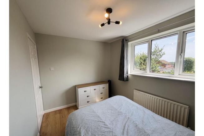 4 bed Detached for sale Image 11