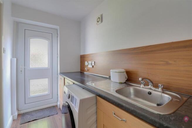 5 bed Detached to rent Image 9