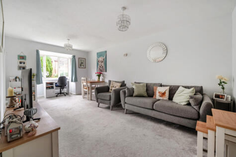 Shepperton Court Drive, Shepperton, TW17