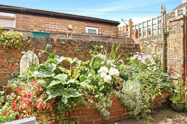 2 bed Terraced for sale Image 12