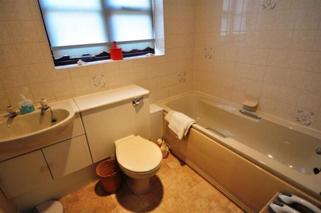 HolioakeBathroom.JPG