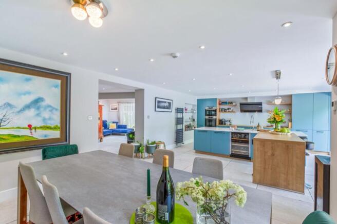 4 bed Detached for sale Image 8
