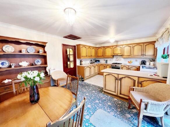 Kitchen Diner pic 3.jpg