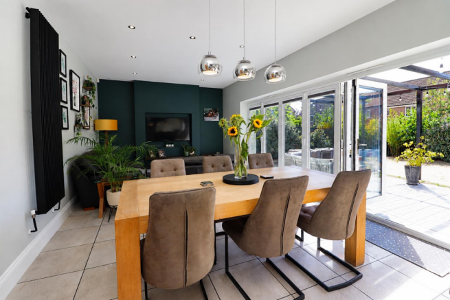 5 bed Detached for sale Image 4