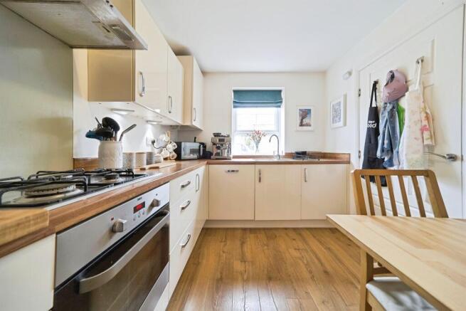 4 bed Semi-Detached for sale Image 6